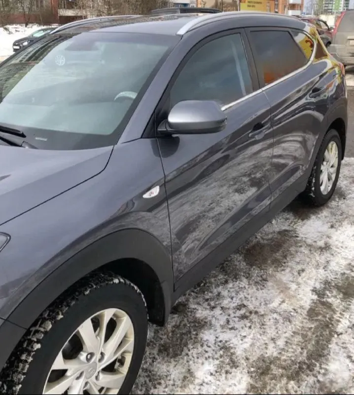 Продам. Кроссовер
Hyundai tucson рейсталинг поколение |||2018г. В
Эксплуатация с 2019 года
Двигатель 2.0 бензин
Коробка автоматическая
Пробег родной 162тыс км.
Автомобиль в идеальном состоянии.
Без вложений.
Кузов весь в отличном состоянии.
Стёкла все оригинальные.
Пред максимальная комплектация,
Ухоженный тканевый салон,
Датчики света, дождя,
Подогревы всех сидений,
Подогрев зеркал и стекл,
Подогрев руля, мульти руль,
Полный электропакет,
Carplay мультимедиа,
Блютус громкая связь,
Сигнализация
Star laine, автозапуск.
Новые зимние шины,
И очень многое другое !
Цена.1950т. Р
С документами полный порядок, осмотр г. Макеевка +79498000450
📲 Tg: @relaks2018
📞 Звоните: +7(949)8000450 - фотография - 8