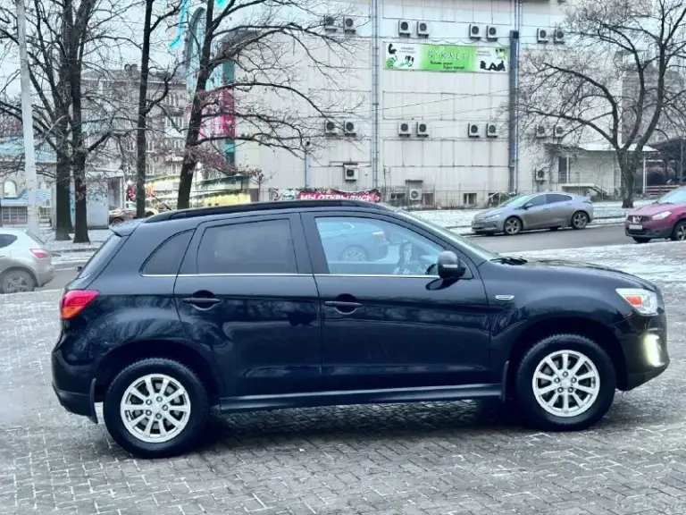 Продам mitsubishi asx 1 владелец с автосалона, полностью родной окрас, никогда не была в дтп, оригинальный птс. 2014год выпуска, в эксплуатации с 2015г. Пробег 185 тыс. Км. Мотор 1.8 (бензин) не дымит, не троит, работает как часы. Коробка автоматическая, переключает отлично, не пинает. Кузов и днище в отличном состоянии! Полная комплектация которая включает в себя: кожаный салон, мульти-руль, круиз-контроль, подогревы передних сидений, сенсорная магнитола с блютусом, камера заднего вида, отличная оптика, электроскладывание зеркал и тд. По электрике и технике вопросов нет, работает все! Зимняя резина, два ключа. Юридически чист, штрафов запретов нет, переоформление в мрэо. Цена:1.195.000 (торг, возможна продажа в кредит) +79495834901 (telegram) +79493963707 (telegram)
📞 Звоните: +7(949)5834901 - фотография - 4