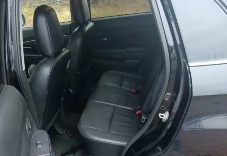 Продам mitsubishi asx 1 владелец с автосалона, полностью родной окрас, никогда не была в дтп, оригинальный птс. 2014год выпуска, в эксплуатации с 2015г. Пробег 185 тыс. Км. Мотор 1.8 (бензин) не дымит, не троит, работает как часы. Коробка автоматическая, переключает отлично, не пинает. Кузов и днище в отличном состоянии! Полная комплектация которая включает в себя: кожаный салон, мульти-руль, круиз-контроль, подогревы передних сидений, сенсорная магнитола с блютусом, камера заднего вида, отличная оптика, электроскладывание зеркал и тд. По электрике и технике вопросов нет, работает все! Зимняя резина, два ключа. Юридически чист, штрафов запретов нет, переоформление в мрэо. Цена:1.195.000 (торг, возможна продажа в кредит) +79495834901 (telegram) +79493963707 (telegram)
📞 Звоните: +7(949)5834901 - фотография - 9