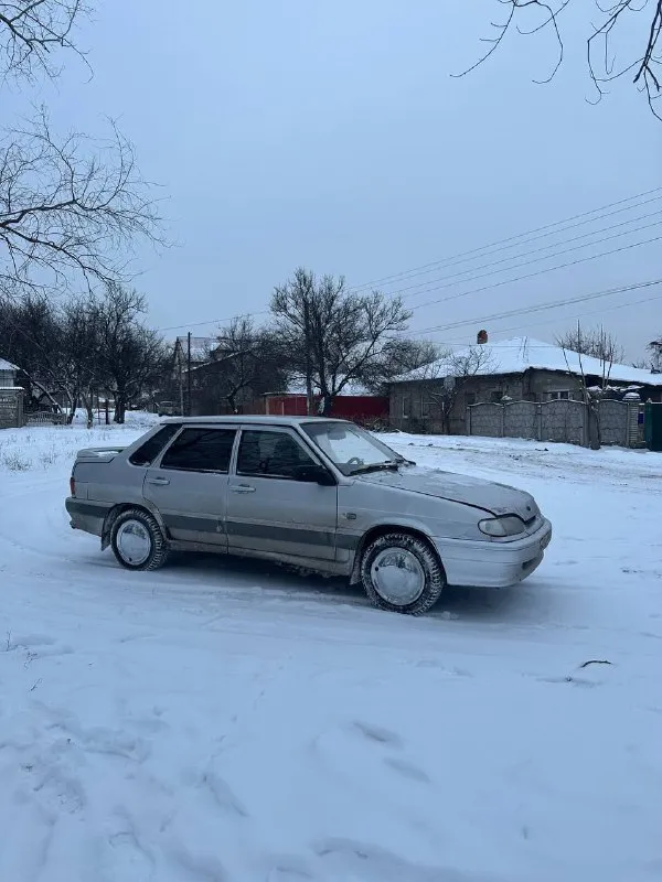 Всем доброго время суток поступила в продажу ваз 2115 год выпуска 2005
Коробка ходовка в полном порядке дно стаканы бордюры целые без дыр
Резина r14 зима ❄️
Хорошая музыка 🎵
Ухоженный салон
Не скрипит не тарахтит
По документам полный порядок
На учёте стоит штрафов запретов нету
Стоит центральный замок
По электрике все работает
Печка греет хорошо
Цена 173 торг у капота реальному покупателю
За остальной информацией обращайтесь в лс или по номеру телефона
+79495934956
Осмотр донецк
Пригон обсуждается
📲 Tg: @vany8293
📞 Звоните: +7(949)5934956 - фотография - 5