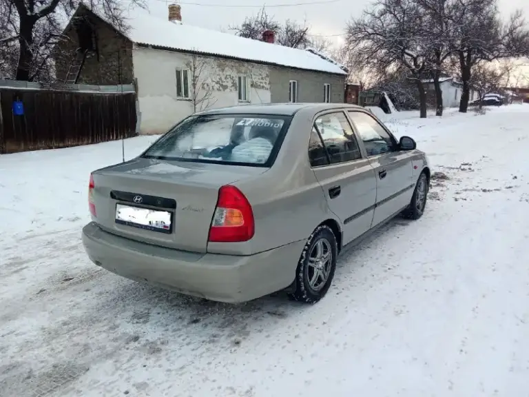 ❗️ Hyundai accent ❗️от собственника. 2008 г. В. Двс сухой, специально не мыл, работает ровно, не дымит, тянет отлично. Мкпп переключается как положено, мягко, без посторонних звуков.
❗️Комплектация мт 2 с кондиционером (работает)❗️…гидроусилитель руля,   корректор фар, обогрев заднего стекла.
Кузов без дыр, рыжиков и шпатлёвки. Стекла родные, кроме лобового (менялось из за термотрещины).
10 Тыс. Км назад было то. (замена ремня грм, ролики, помпа, в круг колодки, шаровые опоры, сделан сход-развал)
Салон не прокурен и не протёрт. Печка греет отлично.
Резина зима (шипы). Установлена сигнализация.
Стоит хорошая музыка, провода под сабвуфер. Поёт достойно.
Цена 350 тыс. Руб. Торг присутствует.
Тел. : +79498457847
📞 Звоните: +7(949)8457847 - фотография - 2