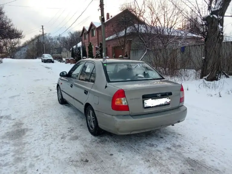 ❗️ Hyundai accent ❗️от собственника. 2008 г. В. Двс сухой, специально не мыл, работает ровно, не дымит, тянет отлично. Мкпп переключается как положено, мягко, без посторонних звуков.
❗️Комплектация мт 2 с кондиционером (работает)❗️…гидроусилитель руля,   корректор фар, обогрев заднего стекла.
Кузов без дыр, рыжиков и шпатлёвки. Стекла родные, кроме лобового (менялось из за термотрещины).
10 Тыс. Км назад было то. (замена ремня грм, ролики, помпа, в круг колодки, шаровые опоры, сделан сход-развал)
Салон не прокурен и не протёрт. Печка греет отлично.
Резина зима (шипы). Установлена сигнализация.
Стоит хорошая музыка, провода под сабвуфер. Поёт достойно.
Цена 350 тыс. Руб. Торг присутствует.
Тел. : +79498457847
📞 Звоните: +7(949)8457847 - фотография - 4