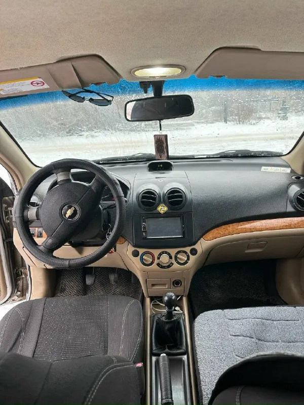 Отличный выбор для города и дальних поездок: личный chevrolet aveo lt 2008 г. В. В надежном состоянии! Этот автомобиль — проверенный временем и аккуратный владельцем трудяга, готовый к новым маршрутам. Идеален в качестве первого авто или надежного ежедневного транспорта с выгодной экономией на топливе. --- главные преимущества: ✅ история: всего 2 владельца по птс, я — крайний. Личный автомобиль, куплен для семьи. Оригинальный пробег — 243 000 км. ✅ выгода на заправке: установлено зарегистрированное (все отметки в птс/стс есть). Двигатель 1.6 литра (16 клапанов) работает ровно и стабильно, отлично "дружит" с газом. ✅ готов к любой погоде: полный комплект для комфорта: кондиционер (недавно заправлен, холодит отлично), подогрев зеркал, гур. И главное — два полных комплекта колес: зимняя резина на 15" дисках и летняя на 14". ✅ безопасность и связь: установлена сигнализация sheriff и магнитола на android с навигацией и мультимедиа. --- комплектация и состояние: · комфорт
📞 Звоните: +7(949)5340045 - фотография - 7