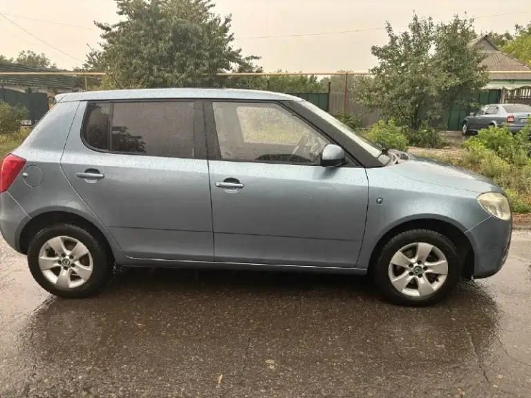 Продам надежный и экономичный автомобиль skoda fabia 2008 года выпуска с бензиновым двигателем 1.2 л и механической коробкой передач. Машина в хорошем техническом состоянии, обслуживается вовремя, вложений не требует. Пробег реальный - 185000 км, кузов без ржавчины, дтп не было. Салон чистый, все электроприборы работают исправно. Я хозяин, переоформление без проблем. Цена: 500000 рублей. Торг реальному покупателю у капота, все вопросы по телефону. Территориально: кировское, шахтерск, енакиево, донецк. +79493661858 +79493661859
📞 Звоните: +7(949)3661858 - фотография - 2