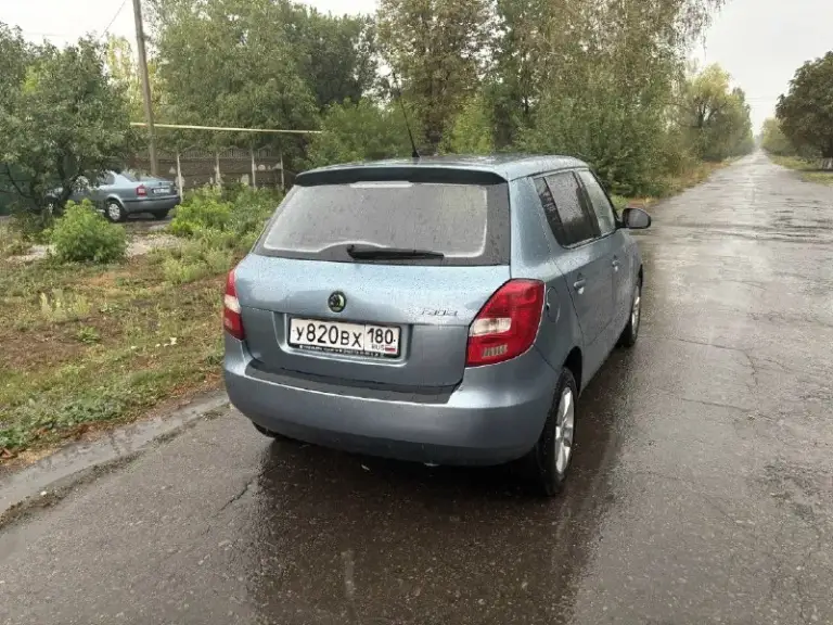 Продам надежный и экономичный автомобиль skoda fabia 2008 года выпуска с бензиновым двигателем 1.2 л и механической коробкой передач. Машина в хорошем техническом состоянии, обслуживается вовремя, вложений не требует. Пробег реальный - 185000 км, кузов без ржавчины, дтп не было. Салон чистый, все электроприборы работают исправно. Я хозяин, переоформление без проблем. Цена: 500000 рублей. Торг реальному покупателю у капота, все вопросы по телефону. Территориально: кировское, шахтерск, енакиево, донецк. +79493661858 +79493661859
📞 Звоните: +7(949)3661858 - фотография - 3