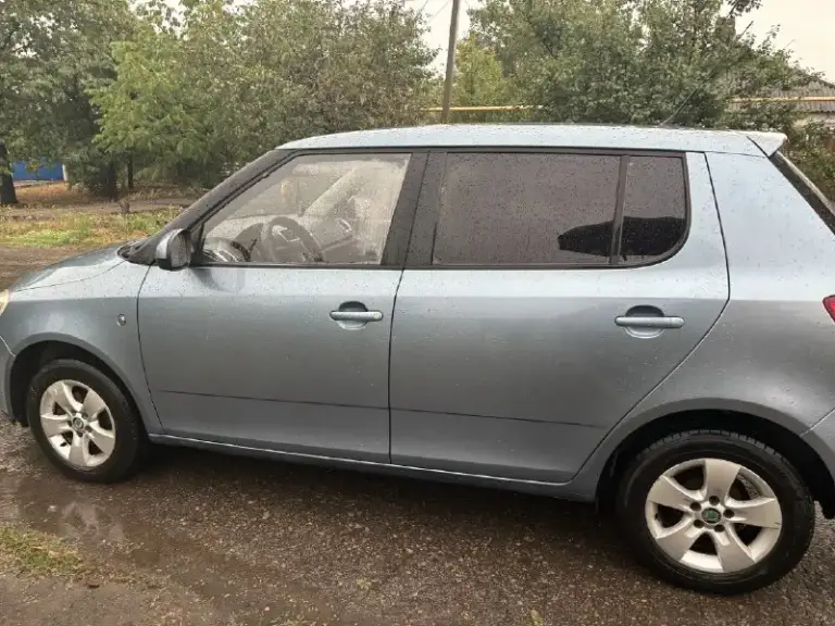 Продам надежный и экономичный автомобиль skoda fabia 2008 года выпуска с бензиновым двигателем 1.2 л и механической коробкой передач. Машина в хорошем техническом состоянии, обслуживается вовремя, вложений не требует. Пробег реальный - 185000 км, кузов без ржавчины, дтп не было. Салон чистый, все электроприборы работают исправно. Я хозяин, переоформление без проблем. Цена: 500000 рублей. Торг реальному покупателю у капота, все вопросы по телефону. Территориально: кировское, шахтерск, енакиево, донецк. +79493661858 +79493661859
📞 Звоните: +7(949)3661858 - фотография - 4