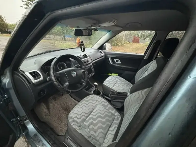 Продам надежный и экономичный автомобиль skoda fabia 2008 года выпуска с бензиновым двигателем 1.2 л и механической коробкой передач. Машина в хорошем техническом состоянии, обслуживается вовремя, вложений не требует. Пробег реальный - 185000 км, кузов без ржавчины, дтп не было. Салон чистый, все электроприборы работают исправно. Я хозяин, переоформление без проблем. Цена: 500000 рублей. Торг реальному покупателю у капота, все вопросы по телефону. Территориально: кировское, шахтерск, енакиево, донецк. +79493661858 +79493661859
📞 Звоните: +7(949)3661858 - фотография - 5