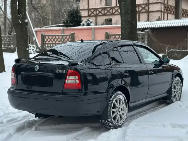 Продам skoda octavia tour 2007 1.6
Автомобиль в отличном состоянии без дефектов (гнили, коррозии, ржавчин. )
Двигатель работает отлично не дымит не троит
Коробка без нареканий
Ходовая часть вся перебрана без вложений
Днище пороги абсолютно целое без дыр и тд.
По электрике работает все.
Без дтп.
Комплектация:кондиционер, усилитель руля (гур), центральный замок, остекление все родные,
Птс оригинал, электрорегулируемые зеркала, обогрев зеркал, передние электростеклоподъёмники, подогрев сидений,
Регулировка рулевой колонки, регулировка сидений по высоте, андроид магнитола хорошая акустика aux bluetooth, очень вместительный багажник, подушка безопасности airbag, зимняя резина в комплекте, сервисные книги, остальные вопросы по телефону, возможно продажа в кредит.
Переоформление по дкп или в мрэо.
Цена:585.000
+79494401992
+79494501154
.
📞 Звоните: +7(949)4401992 - фотография - 3