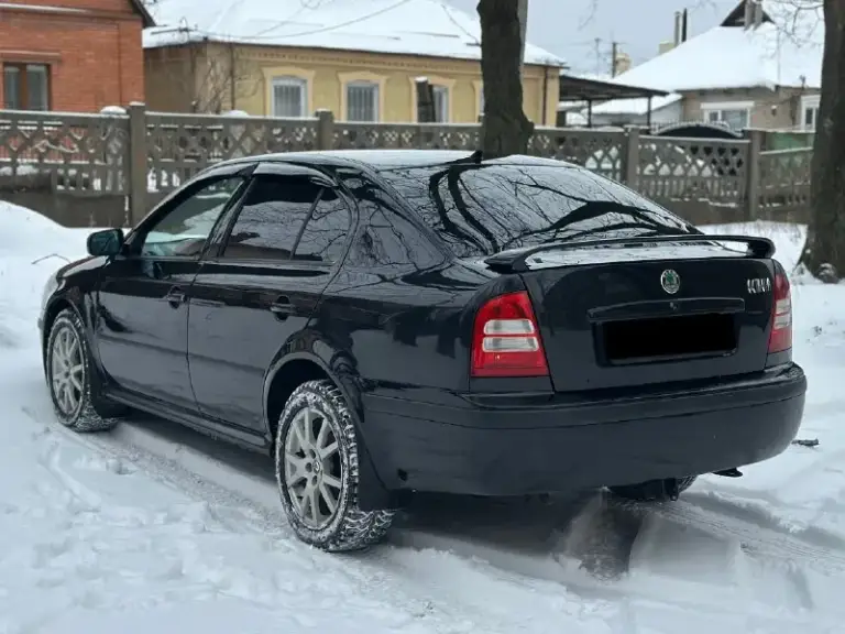 Продам skoda octavia tour 2007 1.6
Автомобиль в отличном состоянии без дефектов (гнили, коррозии, ржавчин. )
Двигатель работает отлично не дымит не троит
Коробка без нареканий
Ходовая часть вся перебрана без вложений
Днище пороги абсолютно целое без дыр и тд.
По электрике работает все.
Без дтп.
Комплектация:кондиционер, усилитель руля (гур), центральный замок, остекление все родные,
Птс оригинал, электрорегулируемые зеркала, обогрев зеркал, передние электростеклоподъёмники, подогрев сидений,
Регулировка рулевой колонки, регулировка сидений по высоте, андроид магнитола хорошая акустика aux bluetooth, очень вместительный багажник, подушка безопасности airbag, зимняя резина в комплекте, сервисные книги, остальные вопросы по телефону, возможно продажа в кредит.
Переоформление по дкп или в мрэо.
Цена:585.000
+79494401992
+79494501154
.
📞 Звоните: +7(949)4401992 - фотография - 4