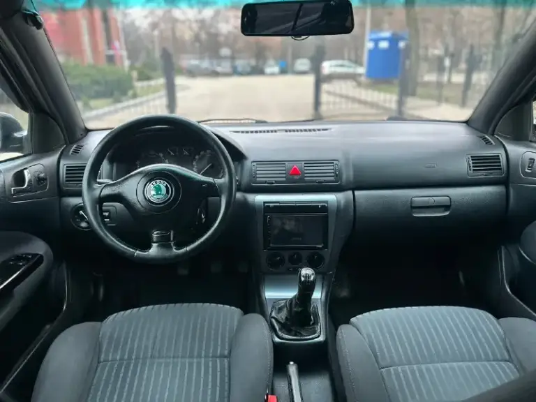 Продам skoda octavia tour 2007 1.6
Автомобиль в отличном состоянии без дефектов (гнили, коррозии, ржавчин. )
Двигатель работает отлично не дымит не троит
Коробка без нареканий
Ходовая часть вся перебрана без вложений
Днище пороги абсолютно целое без дыр и тд.
По электрике работает все.
Без дтп.
Комплектация:кондиционер, усилитель руля (гур), центральный замок, остекление все родные,
Птс оригинал, электрорегулируемые зеркала, обогрев зеркал, передние электростеклоподъёмники, подогрев сидений,
Регулировка рулевой колонки, регулировка сидений по высоте, андроид магнитола хорошая акустика aux bluetooth, очень вместительный багажник, подушка безопасности airbag, зимняя резина в комплекте, сервисные книги, остальные вопросы по телефону, возможно продажа в кредит.
Переоформление по дкп или в мрэо.
Цена:585.000
+79494401992
+79494501154
.
📞 Звоните: +7(949)4401992 - фотография - 7