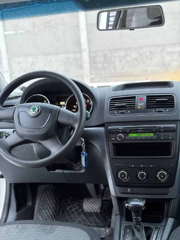 Skoda yeti 1.2 tsi at 2010 г. В.
Компакт-кроссовер в идеальнейшем состоянии
Пробег 139 тыс. Км подтвержденный автотекой
Салон как в новом авто!!!
За весь период 2 владельца
В хорошей комплектации
-Подогрев сидений/зеркал/форсунок омывателя
-Однозонный климат-контроль
-Хорошая штатная акустика 8 динамиков
-Задний ряд сидений-трансформер
-Два комплекта ключей
-Хорошая зимняя резина r16
-Комплект новой летней резины r16 nokian
По авто сделано очень большое то масло/фильтра замена осн. Радиатора/радиатора печки, термостата и всех жидкостей!!!
Автомобиль полностью готов к долгой, без проблемной эксплуатации!!!
Торг у капота!!!
Цена 895 тыс. Руб
+79493811593
+79495082418 - фотография - 7