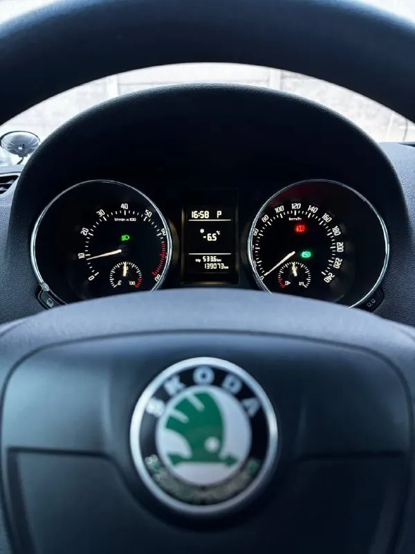 Skoda yeti 1.2 tsi at 2010 г. В.
Компакт-кроссовер в идеальнейшем состоянии
Пробег 139 тыс. Км подтвержденный автотекой
Салон как в новом авто!!!
За весь период 2 владельца
В хорошей комплектации
-Подогрев сидений/зеркал/форсунок омывателя
-Однозонный климат-контроль
-Хорошая штатная акустика 8 динамиков
-Задний ряд сидений-трансформер
-Два комплекта ключей
-Хорошая зимняя резина r16
-Комплект новой летней резины r16 nokian
По авто сделано очень большое то масло/фильтра замена осн. Радиатора/радиатора печки, термостата и всех жидкостей!!!
Автомобиль полностью готов к долгой, без проблемной эксплуатации!!!
Торг у капота!!!
Цена 895 тыс. Руб
+79493811593
+79495082418 - фотография - 8