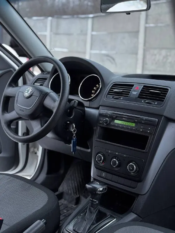 Skoda yeti 1.2 tsi at 2010 г. В.
Компакт-кроссовер в идеальнейшем состоянии
Пробег 139 тыс. Км подтвержденный автотекой
Салон как в новом авто!!!
За весь период 2 владельца
В хорошей комплектации
-Подогрев сидений/зеркал/форсунок омывателя
-Однозонный климат-контроль
-Хорошая штатная акустика 8 динамиков
-Задний ряд сидений-трансформер
-Два комплекта ключей
-Хорошая зимняя резина r16
-Комплект новой летней резины r16 nokian
По авто сделано очень большое то масло/фильтра замена осн. Радиатора/радиатора печки, термостата и всех жидкостей!!!
Автомобиль полностью готов к долгой, без проблемной эксплуатации!!!
Торг у капота!!!
Цена 895 тыс. Руб
+79493811593
+79495082418 - фотография - 9
