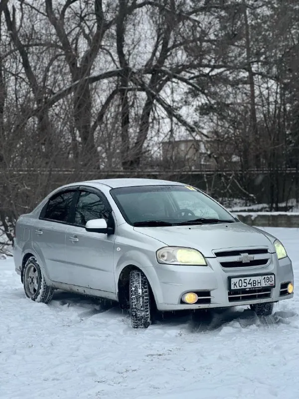 Chevrolet aveo lt 2008 г. В. В надежном состоянии!

Главные преимущества:

✅ История: всего 2 владельца по птс, я — крайний. Личный автомобиль, куплен для семьи. Оригинальный пробег — 243 000 км.

✅ Выгода на заправке: установлено зарегистрированное гбо (все отметки в птс/стс есть). Двигатель 1.6 литра (16 клапанов) работает ровно и стабильно, отлично "дружит" с газом.

✅ Готов к любой погоде: полный комплект для комфорта: кондиционер (недавно заправлен, холодит отлично), подогрев зеркал, гур. И главное — два полных комплекта колес: зимняя резина на 15" дисках и летняя на 14".

✅ Безопасность и связь: установлена сигнализация sheriff и магнитола на android с навигацией и мультимедиа.

---

Комплектация и состояние:

· Комфорт: передние электростеклоподъемники, центральный замок.
· Салон: чистый и опрятный.
· Эксплуатация: автомобиль не новый, есть косяки и следы эксплуатации.

Цена и контакт: +79495340045

Цена: 530 000 рублей. - фотография - 2
