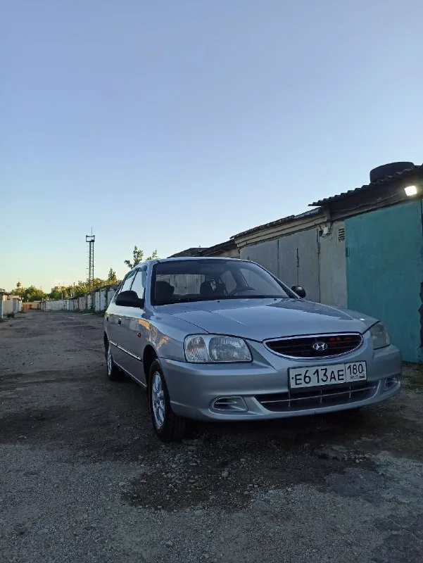 Продаётся hyundai accent 2006 года выпуска.
Автомобиль в хорошем техническом состоянии, обслуживался регулярно.
Год выпуска: 2006
Пробег: 269 000 км
Двигатель обслужен, масло ест ~1 литр от замены до замены
Техническое состояние и обслуживание:
Вся ходовая часть заменена (kayaba)
Новая помпа
Новый антифриз
Новый ремень грм
Новые гидрокомпенсаторы
Новая клапанная крышка
Новая цепь и успокоитель цепи
Новые свечи и бронепровода
Тормоза по кругу новые
Цилиндры новые
Один суппорт новый, второй полностью перебран
Все жидкости заменены.
Новый насос гур
Все 4 подушки двигателя — новые
Комплектация:
Гур
Кондиционер
Электростеклоподъёмники (все)
Электрорегулировка зеркал с подогревом
Магнитола sony (usb / aux / bluetooth)
4 Колонки
Возможна передача сигнализации с автозапуском 
Резина:
2 Комплекта резины
Один комплект — новый
Кузов:
Задние арки — под сварку
Кобылки порогов — под ремонт
Автомобиль на ходу, вложений по технике не требует
📲 Tg: @wariokl
📞 Звоните: +7(949)3173970 - фотография - 3