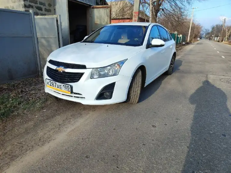 Здравствуйте. Продам шевроле круз 2015 г. В. Мотор 1.6, коробка автомат. Состояние хорошее, вложений не требует!! Три года в семье! Продаёт хозяйка! Находится в иловайске. Цена 750 т. Р. Торг. Тел+79493495399 - фотография - 2