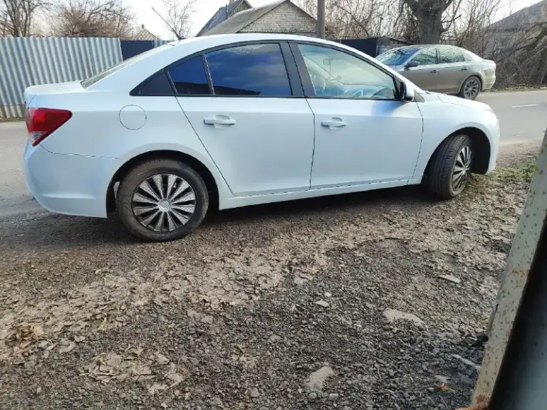 Здравствуйте. Продам шевроле круз 2015 г. В. Мотор 1.6, коробка автомат. Состояние хорошее, вложений не требует!! Три года в семье! Продаёт хозяйка! Находится в иловайске. Цена 750 т. Р. Торг. Тел+79493495399 - фотография - 6