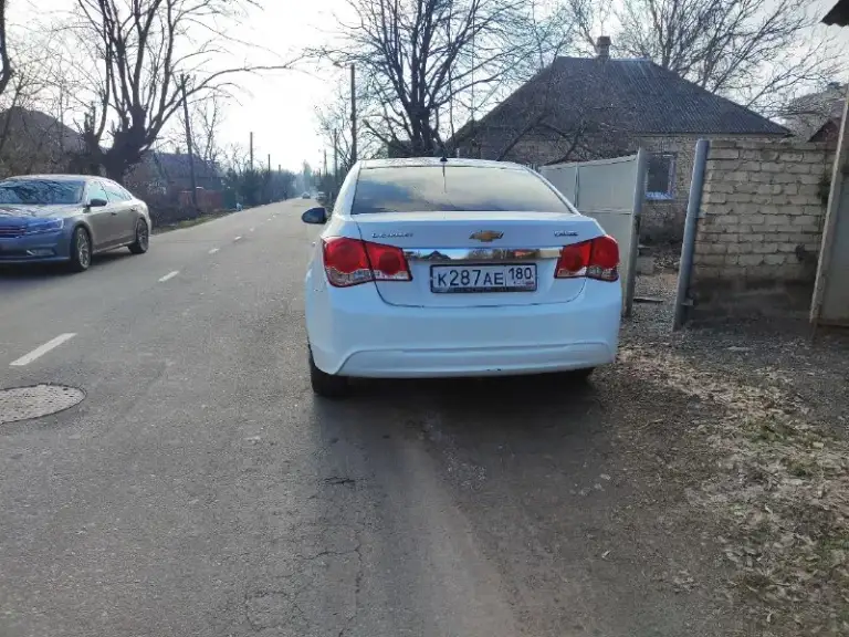 Здравствуйте. Продам шевроле круз 2015 г. В. Мотор 1.6, коробка автомат. Состояние хорошее, вложений не требует!! Три года в семье! Продаёт хозяйка! Находится в иловайске. Цена 750 т. Р. Торг. Тел+79493495399 - фотография - 7