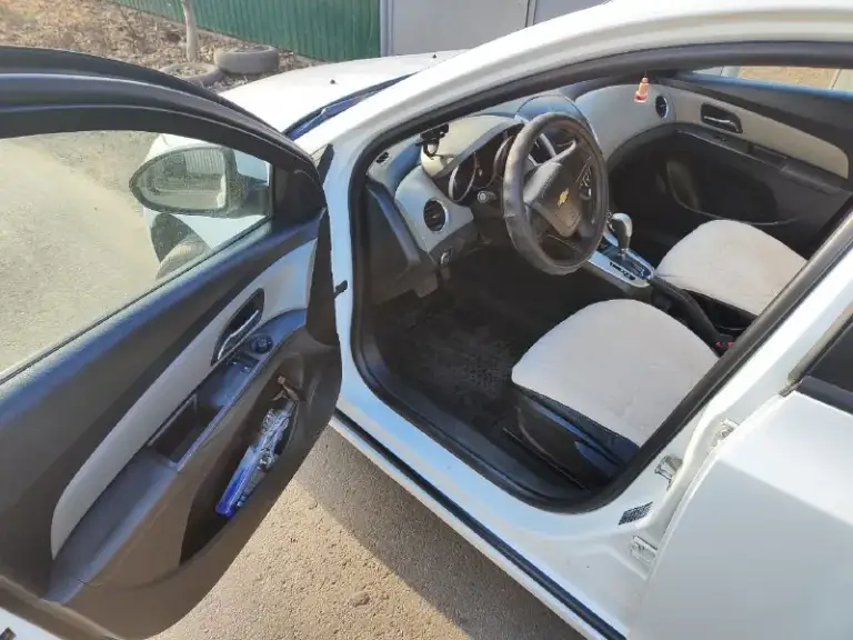 Здравствуйте. Продам шевроле круз 2015 г. В. Мотор 1.6, коробка автомат. Состояние хорошее, вложений не требует!! Три года в семье! Продаёт хозяйка! Находится в иловайске. Цена 750 т. Р. Торг. Тел+79493495399 - фотография - 8