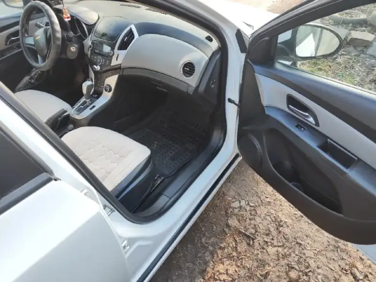 Здравствуйте. Продам шевроле круз 2015 г. В. Мотор 1.6, коробка автомат. Состояние хорошее, вложений не требует!! Три года в семье! Продаёт хозяйка! Находится в иловайске. Цена 750 т. Р. Торг. Тел+79493495399 - фотография - 9