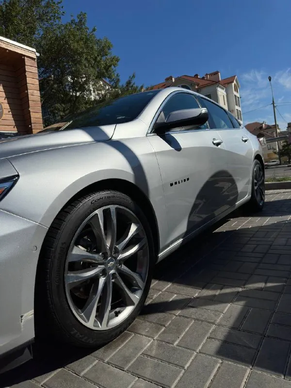 Chevrolet malibu (2020) premier. 2t ( 251л. С). Собственник, не перекуп. Владею автомобилем уже два года.
Машина полностью обслужена, родной пробег 188.000 км.
Замена масел/фильтров каждые 5-6 тысяч км.
Максимальная комплектация:
- Кожаный салон
- Камера заднего вида
- Датчик света
- Датчик дождя
- Парктроники
- Сенсорный дисплей ( carplay / android auto )
- Подогрев передних / задних сидений
- Подогрев руля
- Панорама ( электр. )
Любые проверки за ваш счет.
Территориально: г. Макеевка +79528177321 ( telegram / what’s app )
Цена: 2.300.000 руб.
📞 Звоните: +7(952)8177321 - фотография - 9