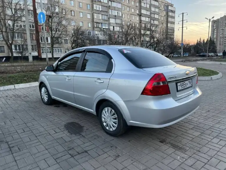 Цена - 600 000, торг.
Телефон +7 (949) 456-49-91
Продам chevrolet aveo ( chevrolet авео), 1.6 л. В хорошем состоянии.
Машина 2008 года выпуска, куплена новой в 2009 году в салоне. Родной пробег 113 тыс. Км. Один хозяин! В одной семье, все время хранится в гараже, обслужена (подходит замена сцепления), летом перебиралась подвеска (с этого времени проехала 5 тыс. Км. ), замена масла каждые 7-8 тыс. Км. (пробег за год), масло от замены до замены не ест.
Без обременений, залогов и прочего, ездили аккуратно.
В машине есть кондиционер, гидроусилитель руля, подушки безопасности, abs (работает отлично), передние электростеклоподъемники, магнитола, запаска.
Установлен газ (на месте запаски), вписан в стс, на машине покрышки зимние triangle snow lion (185/65/14).
Комплект летней резины kumho ecowing
Ржавчины ноль, эксплуатировалась аккуратно. Состояние салона практически как у новой, можно сделать химчистку дверных карт (никто не курил), сидения в идеале (постоянно под чехлами). До
📞 Звоните: +7(949)4564991 - фотография - 5