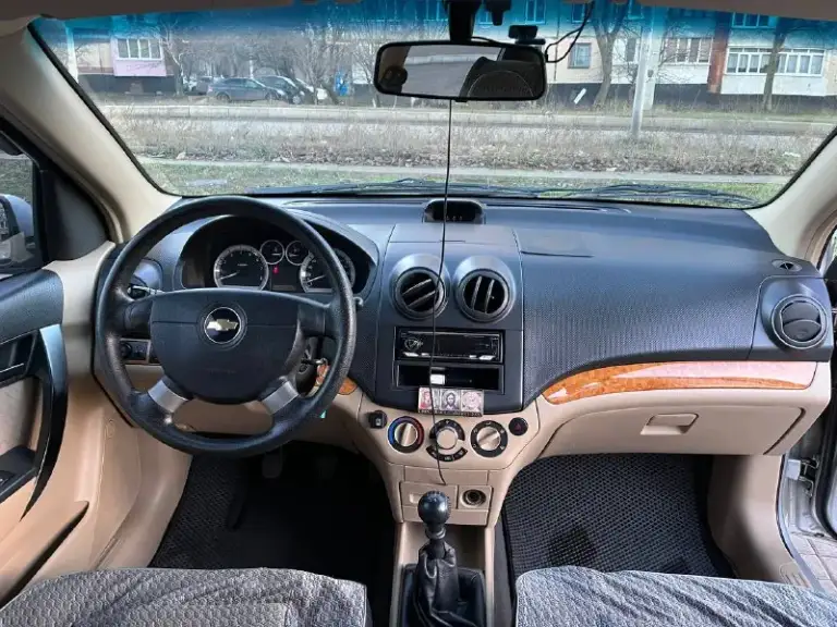 Цена - 600 000, торг.
Телефон +7 (949) 456-49-91
Продам chevrolet aveo ( chevrolet авео), 1.6 л. В хорошем состоянии.
Машина 2008 года выпуска, куплена новой в 2009 году в салоне. Родной пробег 113 тыс. Км. Один хозяин! В одной семье, все время хранится в гараже, обслужена (подходит замена сцепления), летом перебиралась подвеска (с этого времени проехала 5 тыс. Км. ), замена масла каждые 7-8 тыс. Км. (пробег за год), масло от замены до замены не ест.
Без обременений, залогов и прочего, ездили аккуратно.
В машине есть кондиционер, гидроусилитель руля, подушки безопасности, abs (работает отлично), передние электростеклоподъемники, магнитола, запаска.
Установлен газ (на месте запаски), вписан в стс, на машине покрышки зимние triangle snow lion (185/65/14).
Комплект летней резины kumho ecowing
Ржавчины ноль, эксплуатировалась аккуратно. Состояние салона практически как у новой, можно сделать химчистку дверных карт (никто не курил), сидения в идеале (постоянно под чехлами). До
📞 Звоните: +7(949)4564991 - фотография - 8