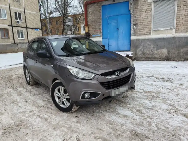 Хюндай ix-35 год 2012 автомат мотор 2 литра работает очень тихо подогрев сидений, кондиционер, машина вся обслужена доет хоть до луны цена 980₽ тел:+79493702945 - фотография - 1