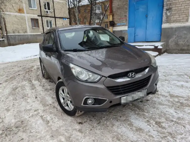 Хюндай ix-35 год 2012 автомат мотор 2 литра работает очень тихо подогрев сидений, кондиционер, машина вся обслужена доет хоть до луны цена 980₽ тел:+79493702945 - фотография - 2