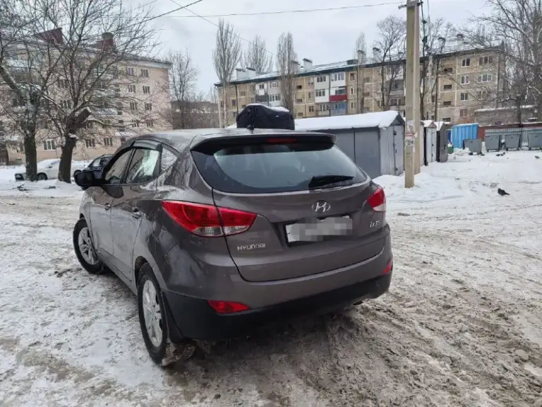 Хюндай ix-35 год 2012 автомат мотор 2 литра работает очень тихо подогрев сидений, кондиционер, машина вся обслужена доет хоть до луны цена 980₽ тел:+79493702945 - фотография - 4