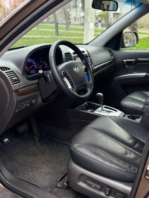 Тел. +7
Продам hyundai santa fe 2011г. В идеальном состоянии! По автомобилю делать ничего не надо!! Готов ехать на любые проверки за ваш счёт!
Авто без дтп!
Автомобиль весь в родном окрасе!! Можете приехать с толщиномером проверить!
Стёкла все заводские включая лобовое!
Птс оригинал
Два владельца по птс
Переоформление в мрэо
Комплектация
Двигатель 2.4 бензин
Пробег 220т родной!
Abs
Esp
Airbag
Без ключевой доступ
Запуск start stop
Круиз контроль
Бортовой компьютер
Камера заднего вида
Кожаный салон
Электропривод сидения
Помощь при спуске
Подогрев сидений
Подогрев зеркал
Parktronic
Датчик света
Датчик дождя
Электро слаживания зеркал
Двухзонный климат контроль
4 Стеклоподъемника
Полный привод
Хорошая резина
Два ключа
Цена 1.330.000т. Р
Очень срочно торг
Возможно продажа в кредит
📞 Звоните: +7(949)6447941 - фотография - 7