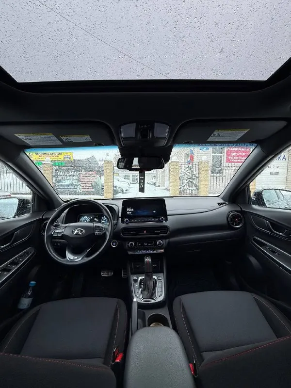 Hyundai kona n line
Год : 2022 месяц 11
Двигатель : 1.6 турбо бензин⛽️
Лошадиных сил: 195 🚀
Привод : передний
Пробег : 62 тысячи километров
Коробка : автомат 🔥
Диски : r 18
Резина : два комплекта
Цвет : нардогрей
Комплектация:
Люк, подогревы сидений
Датчики слепых зон, без ключевой доступ, датчик давления в шинах, датчик дождя, датчик света, помощь при спускание с горы, жидкокристаллическая приборная понель, большая мульт медиа, штатная навигация 🗺️,
Климат контроль, круиз контроль,
Заводится с кнопки и пульта,
Различные режимы езды для двигателя и коробки, мульти руль, помощь в подруливание, система старт / стоп, электро регулировка сидений, линзовая оптика
Так как ( n line )это доп обвес
Черный потолок, черный пластик
Красная строчка по солону,
Другой руль и рукоятка кпп
Передний и задний бампер
Накладки на пороги и двери,
Диски в стиле - n line
Цена : 2.350 🍋
Донецк
+7 (949) 392-66-27 - фотография - 6