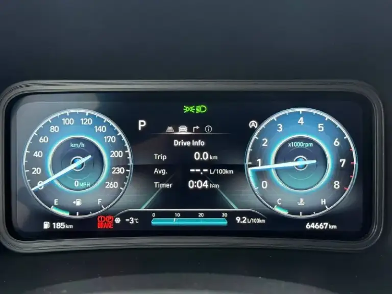 Hyundai kona n line
Год : 2022 месяц 11
Двигатель : 1.6 турбо бензин⛽️
Лошадиных сил: 195 🚀
Привод : передний
Пробег : 62 тысячи километров
Коробка : автомат 🔥
Диски : r 18
Резина : два комплекта
Цвет : нардогрей
Комплектация:
Люк, подогревы сидений
Датчики слепых зон, без ключевой доступ, датчик давления в шинах, датчик дождя, датчик света, помощь при спускание с горы, жидкокристаллическая приборная понель, большая мульт медиа, штатная навигация 🗺️,
Климат контроль, круиз контроль,
Заводится с кнопки и пульта,
Различные режимы езды для двигателя и коробки, мульти руль, помощь в подруливание, система старт / стоп, электро регулировка сидений, линзовая оптика
Так как ( n line )это доп обвес
Черный потолок, черный пластик
Красная строчка по солону,
Другой руль и рукоятка кпп
Передний и задний бампер
Накладки на пороги и двери,
Диски в стиле - n line
Цена : 2.350 🍋
Донецк
+7 (949) 392-66-27 - фотография - 7