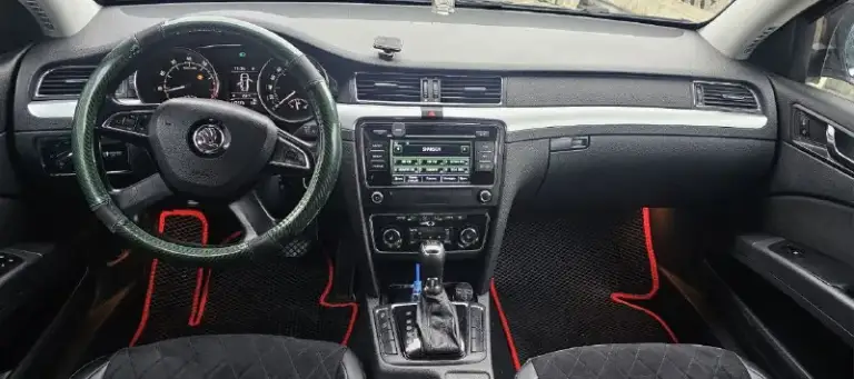 Skoda superb 2014
Представляем вашему вниманию автомобиль, в котором гармонично сочетаются премиальный комфорт, продуманная эргономика и чешское качество сборки.
Количество владельцев: 2;
Пробег: 175 000 км.
Богатая комплектация. В наличии все необходимые опции для комфортной и безопасной езды
Надёжность и долговечность
Комфорт и удобство в каждой детали
Разумное соотношение цены и качества.
Без вложений сел и поехал
1250000
Донецк
89495681038
📲 Tg: @krasava113
📞 Звоните: +7(949)5681038 - фотография - 6