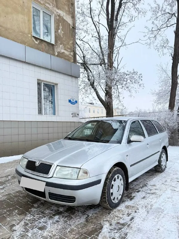 Продам skoda octavia tour
Двигатель: 1.6 mpi̇
Коробка: механика.
Цена: ❗️❗️❗️499.000❗️❗️❗️
Автомобиль в хорошем состоянии по кузову и по технической части.
Авто без дтп все стекла родные, лобовое менялось от сколов.
Днище и пороги абсолютно целые без дыр и тд. Ходовая часть без посторонних звуков и без вложений.
Двигатель бодрый, не дымит не троит ремонтировалась гбц 5 тыс назад, блок как новый. Масло не жрет не грамма, грм поменян 25 тыс назад. Коробка механика 5-ти ступка, втыкается четко, кулиса не разбита, ничего не вылетает. Сцепление менялось 20тыс. Км назад (luk). Стоит хорошая музыка, саб в багажнике, усилитель avatar, играет очень достойно. Мафон pioneer bluetooth, aux, usb.
Частично зашумлена. В близжайшее время вложений не потребует.
Хорошая комплектация:
Кондиционер (обслужен по весне) усилитель руля (гур)
По документам юридически чистая, на местном регионе. Переоформление обязательно!!!
Цена: 💵499.000 💵 торг минимальный хорошим людям возле машины.
Ос
📞 Звоните: +7(949)0943554 - фотография - 1