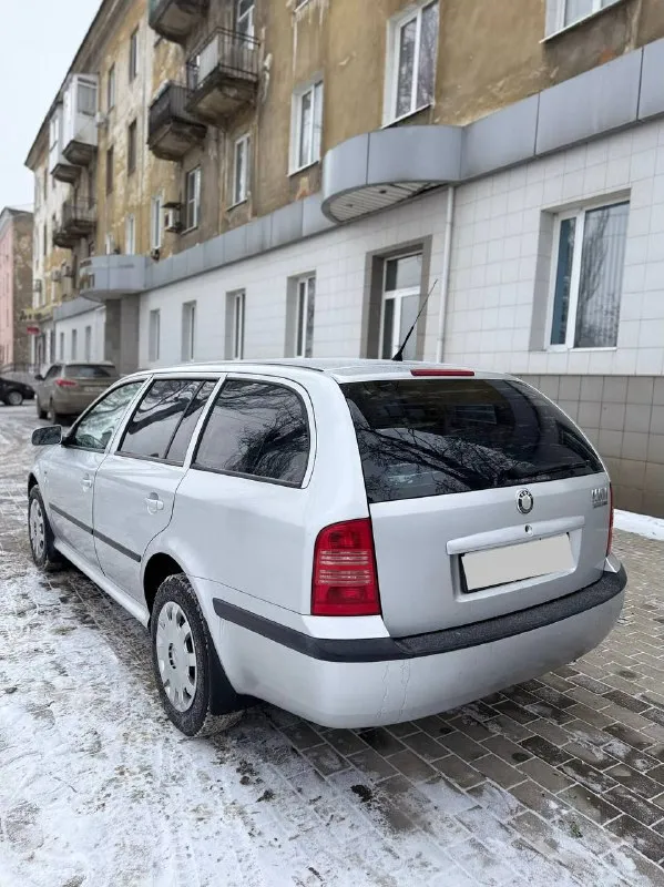 Продам skoda octavia tour
Двигатель: 1.6 mpi̇
Коробка: механика.
Цена: ❗️❗️❗️499.000❗️❗️❗️
Автомобиль в хорошем состоянии по кузову и по технической части.
Авто без дтп все стекла родные, лобовое менялось от сколов.
Днище и пороги абсолютно целые без дыр и тд. Ходовая часть без посторонних звуков и без вложений.
Двигатель бодрый, не дымит не троит ремонтировалась гбц 5 тыс назад, блок как новый. Масло не жрет не грамма, грм поменян 25 тыс назад. Коробка механика 5-ти ступка, втыкается четко, кулиса не разбита, ничего не вылетает. Сцепление менялось 20тыс. Км назад (luk). Стоит хорошая музыка, саб в багажнике, усилитель avatar, играет очень достойно. Мафон pioneer bluetooth, aux, usb.
Частично зашумлена. В близжайшее время вложений не потребует.
Хорошая комплектация:
Кондиционер (обслужен по весне) усилитель руля (гур)
По документам юридически чистая, на местном регионе. Переоформление обязательно!!!
Цена: 💵499.000 💵 торг минимальный хорошим людям возле машины.
Ос
📞 Звоните: +7(949)0943554 - фотография - 4