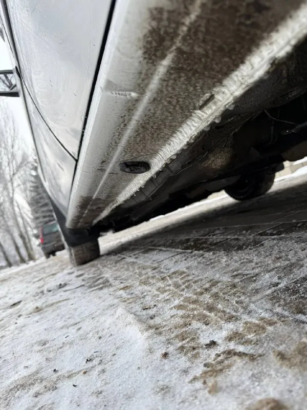 Продам skoda octavia tour
Двигатель: 1.6 mpi̇
Коробка: механика.
Цена: ❗️❗️❗️499.000❗️❗️❗️
Автомобиль в хорошем состоянии по кузову и по технической части.
Авто без дтп все стекла родные, лобовое менялось от сколов.
Днище и пороги абсолютно целые без дыр и тд. Ходовая часть без посторонних звуков и без вложений.
Двигатель бодрый, не дымит не троит ремонтировалась гбц 5 тыс назад, блок как новый. Масло не жрет не грамма, грм поменян 25 тыс назад. Коробка механика 5-ти ступка, втыкается четко, кулиса не разбита, ничего не вылетает. Сцепление менялось 20тыс. Км назад (luk). Стоит хорошая музыка, саб в багажнике, усилитель avatar, играет очень достойно. Мафон pioneer bluetooth, aux, usb.
Частично зашумлена. В близжайшее время вложений не потребует.
Хорошая комплектация:
Кондиционер (обслужен по весне) усилитель руля (гур)
По документам юридически чистая, на местном регионе. Переоформление обязательно!!!
Цена: 💵499.000 💵 торг минимальный хорошим людям возле машины.
Ос
📞 Звоните: +7(949)0943554 - фотография - 5