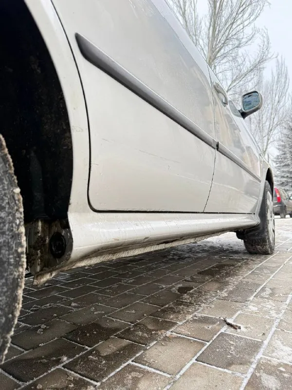 Продам skoda octavia tour
Двигатель: 1.6 mpi̇
Коробка: механика.
Цена: ❗️❗️❗️499.000❗️❗️❗️
Автомобиль в хорошем состоянии по кузову и по технической части.
Авто без дтп все стекла родные, лобовое менялось от сколов.
Днище и пороги абсолютно целые без дыр и тд. Ходовая часть без посторонних звуков и без вложений.
Двигатель бодрый, не дымит не троит ремонтировалась гбц 5 тыс назад, блок как новый. Масло не жрет не грамма, грм поменян 25 тыс назад. Коробка механика 5-ти ступка, втыкается четко, кулиса не разбита, ничего не вылетает. Сцепление менялось 20тыс. Км назад (luk). Стоит хорошая музыка, саб в багажнике, усилитель avatar, играет очень достойно. Мафон pioneer bluetooth, aux, usb.
Частично зашумлена. В близжайшее время вложений не потребует.
Хорошая комплектация:
Кондиционер (обслужен по весне) усилитель руля (гур)
По документам юридически чистая, на местном регионе. Переоформление обязательно!!!
Цена: 💵499.000 💵 торг минимальный хорошим людям возле машины.
Ос
📞 Звоните: +7(949)0943554 - фотография - 6