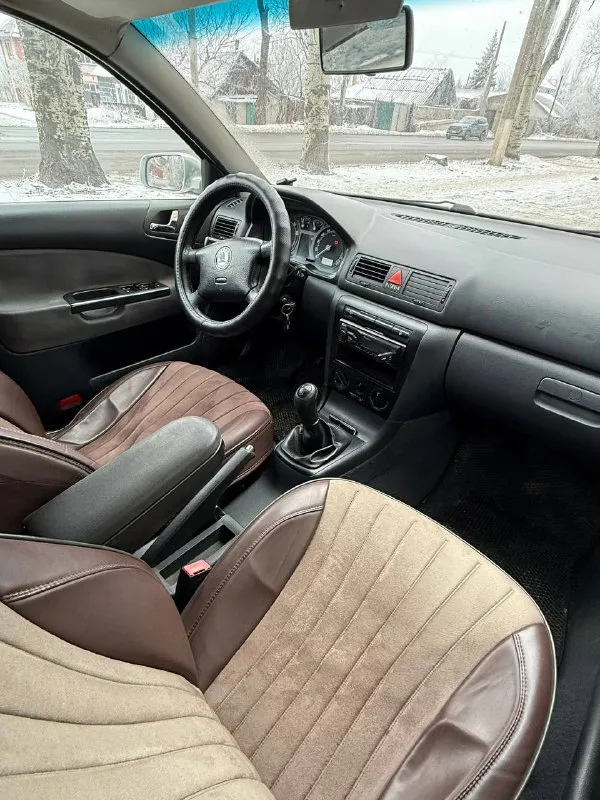 Продам skoda octavia tour
Двигатель: 1.6 mpi̇
Коробка: механика.
Цена: ❗️❗️❗️499.000❗️❗️❗️
Автомобиль в хорошем состоянии по кузову и по технической части.
Авто без дтп все стекла родные, лобовое менялось от сколов.
Днище и пороги абсолютно целые без дыр и тд. Ходовая часть без посторонних звуков и без вложений.
Двигатель бодрый, не дымит не троит ремонтировалась гбц 5 тыс назад, блок как новый. Масло не жрет не грамма, грм поменян 25 тыс назад. Коробка механика 5-ти ступка, втыкается четко, кулиса не разбита, ничего не вылетает. Сцепление менялось 20тыс. Км назад (luk). Стоит хорошая музыка, саб в багажнике, усилитель avatar, играет очень достойно. Мафон pioneer bluetooth, aux, usb.
Частично зашумлена. В близжайшее время вложений не потребует.
Хорошая комплектация:
Кондиционер (обслужен по весне) усилитель руля (гур)
По документам юридически чистая, на местном регионе. Переоформление обязательно!!!
Цена: 💵499.000 💵 торг минимальный хорошим людям возле машины.
Ос
📞 Звоните: +7(949)0943554 - фотография - 7