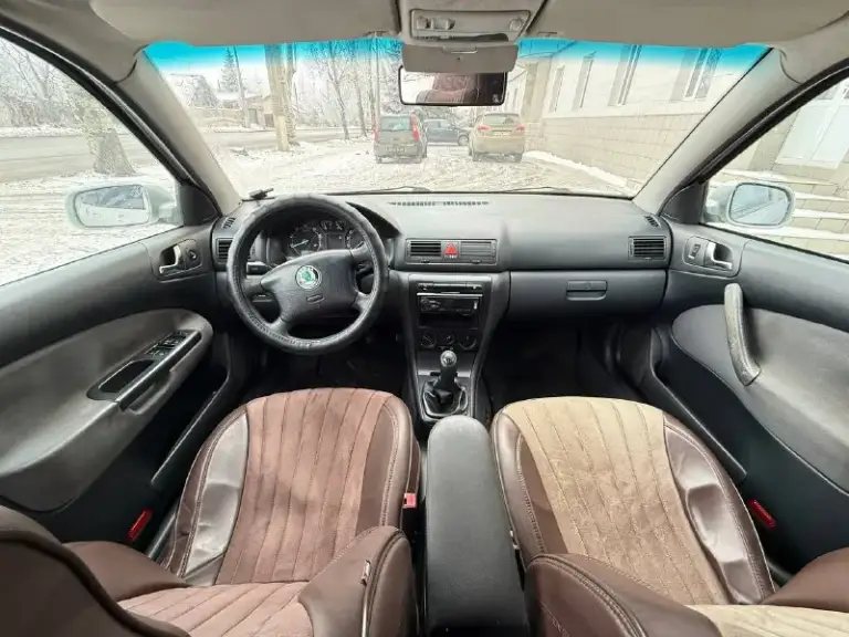 Продам skoda octavia tour
Двигатель: 1.6 mpi̇
Коробка: механика.
Цена: ❗️❗️❗️499.000❗️❗️❗️
Автомобиль в хорошем состоянии по кузову и по технической части.
Авто без дтп все стекла родные, лобовое менялось от сколов.
Днище и пороги абсолютно целые без дыр и тд. Ходовая часть без посторонних звуков и без вложений.
Двигатель бодрый, не дымит не троит ремонтировалась гбц 5 тыс назад, блок как новый. Масло не жрет не грамма, грм поменян 25 тыс назад. Коробка механика 5-ти ступка, втыкается четко, кулиса не разбита, ничего не вылетает. Сцепление менялось 20тыс. Км назад (luk). Стоит хорошая музыка, саб в багажнике, усилитель avatar, играет очень достойно. Мафон pioneer bluetooth, aux, usb.
Частично зашумлена. В близжайшее время вложений не потребует.
Хорошая комплектация:
Кондиционер (обслужен по весне) усилитель руля (гур)
По документам юридически чистая, на местном регионе. Переоформление обязательно!!!
Цена: 💵499.000 💵 торг минимальный хорошим людям возле машины.
Ос
📞 Звоните: +7(949)0943554 - фотография - 8