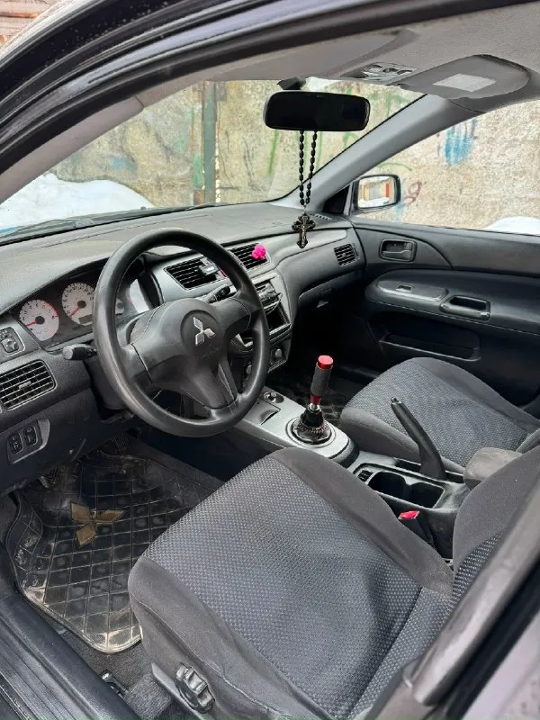 💶 Цена: 430.000р (торг уместен) 📮 город:донецк днр 🚘 марка / модель: mitsubishi lancer 9 📅 год выпуска:2006 📊 пробег: 210.000 км ⛽ двигатель (тип, объем, ):бензин 1.6 🔧 тип кпп:механика 📝 описание: двигатель работает отлично, не дымит, не троит ! Кпп переключается мягко и плавно ! Ходовая не гремит, не стучит, никуда не тянет! Машина без ржавчины и гнили (есть небольшие нюансы на передней левой и задней левой двери)! Кондиционер заправлен и работает хорошо ! Стоят дорогие диски r16 с хорошей резиной ! Стоит хорошая музыка ! Установлен приятный прямоточный выхлоп hks (заводской выхлоп отдаю в подарок)! Установлена распорка передних стаканов! Поменял ремень грм, ролик, сальник распредвала, датчик положение коленвала, заменил жидкость гур, антифриз, тормозную жидкость, прокладку клапанной крышки! Машина хранится в тёплом гараже ! Я владелец по птс, птс оригинал ! В подарок отдам новые тормозные колодки ручника, ремкомплект суппортов. Телеграмм: +79493268970
📞 Звоните: +7(949)3268970 - фотография - 6