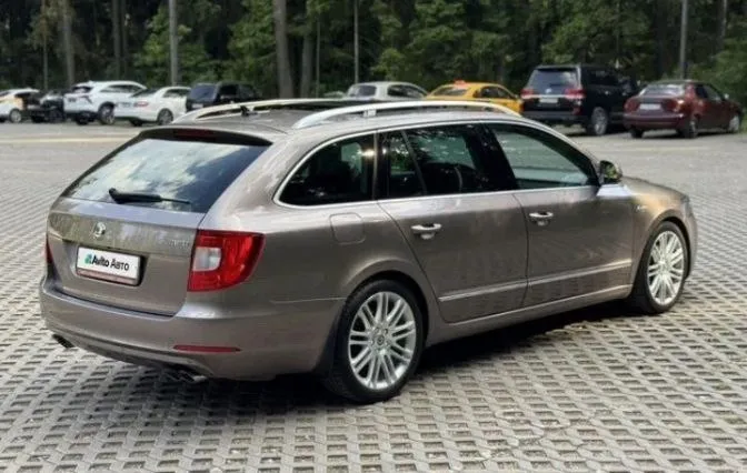 Skoda superb 2012
Комплектация laurin&klement
Универсал
Двигатель 2.0 tfsi (200л. С)
Коробка dq 250 мокрая (самая надежная) 6ступ акпп
Привод передний
Пробег 245к
Комплектация:
4 Эл. Стеклоподъемника
Парктроники передние задние
Камера заднего вида
Круизконтроль
Климат контроль
Датчик дождя
Датчик света
Электропакет сидений с поддержками (три режима памяти сидений)
Обдув/подогрев сидений
Панорама/люк
Зонтики в задних картах
Экран мультимедиа навигация
Очень хорошая музыка
Резина зима новая
Резина лето
Диски 18-й оригинальные не битые и ни катанные
По машине было сделано очень много, а именно:
Поменяна цепь в сборе(питсбург)
Новый квкг
Турбина новая
Масло помойка новая
Насос тнвд новый
Теплообменник новый
Форсунки новые (питсбург)
Масло в коробке новое
Машина полностью обслужена
Цена: 1.360.000 руб. Торг.
Осмотр в городе алчевск
+7(959) 502-25-40 Марк
📞 Звоните: +7(959)5022540 - фотография - 5