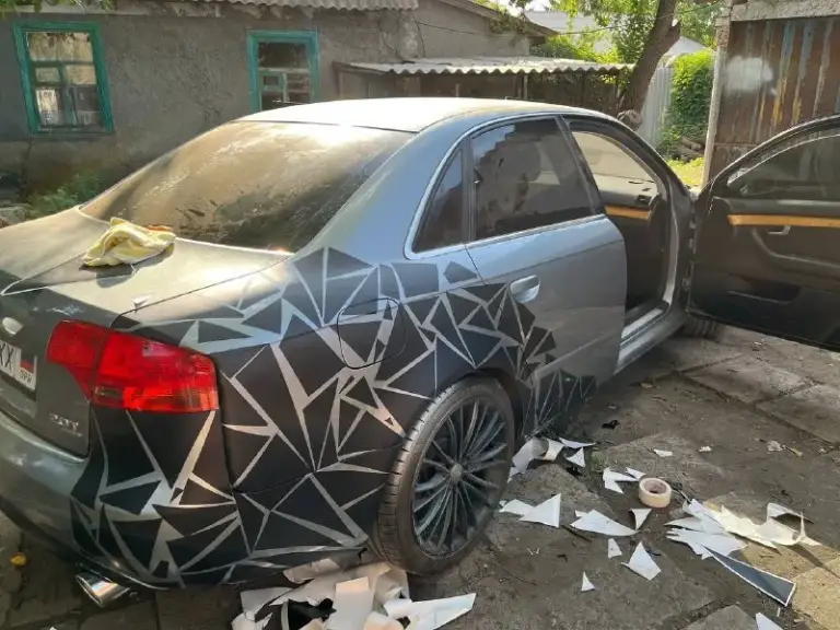 Продам audi a4 в7 2005 года, 2 литровый двигатель турбо, коробка механика. Состояние видно по фото. Тормоза дисковые, полный привод. Гидроусилитель руля. Рыжиков по кузову нет. Салон чистый, не прокуренный. Диски титан r18 на летней низкопрофильной резине. Стоит 1 год в гараже, не ездит. ( так как мужа лешили прав) с документами всё в порядке, всё чисто, можно переоформить. Машину жалко, что просто стоит, поэтому и продаём. Цена 800 тысяч( возможен обмен на mitsubishi lancer 10). Телефон +79497965657 город торез
📞 Звоните: +7(949)7965657 - фотография - 1