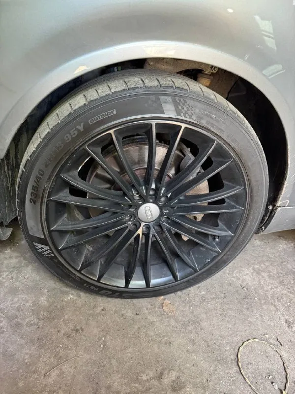 Продам audi a4 в7 2005 года, 2 литровый двигатель турбо, коробка механика. Состояние видно по фото. Тормоза дисковые, полный привод. Гидроусилитель руля. Рыжиков по кузову нет. Салон чистый, не прокуренный. Диски титан r18 на летней низкопрофильной резине. Стоит 1 год в гараже, не ездит. ( так как мужа лешили прав) с документами всё в порядке, всё чисто, можно переоформить. Машину жалко, что просто стоит, поэтому и продаём. Цена 800 тысяч( возможен обмен на mitsubishi lancer 10). Телефон +79497965657 город торез
📞 Звоните: +7(949)7965657 - фотография - 4