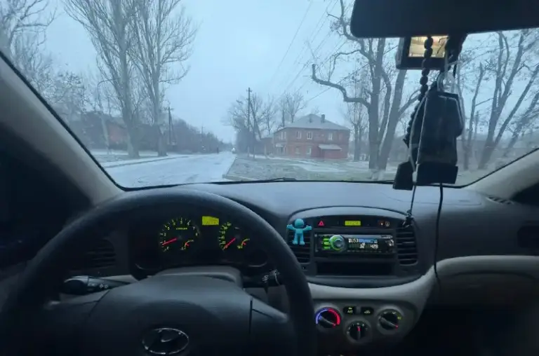 Продам hyundai accent 2006 года, мотор 1.4, тянет отлично, масло не ест, пробег 208 тысяч, не смотан, авто местное, каждый день на ходу, 1 хозяин по птс, оформлена на меня, оцинкованная, кузов не крашен, в хорошем состоянии, без гнили и ржавчины, газ euro 4 в комплекте ( не подключен) но вписан в птс, комплектация: кондиционер, подогрев передних сидений, 4 эсп, подогрев боковых зеркал, заднего стекла, свежий аккумулятор, новая зимняя резина, расходники заменены, к зиме готова. Из недостатков трещина на лобовом стекле. Цена 560 000, торг уместен. Продажа харцызск-донецк. +79493251797
📞 Звоните: +7(949)3251797 - фотография - 2