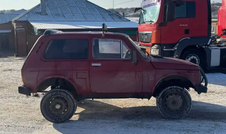 В продаже ваз 21213 нива 4х4
Внешнее состояние на фото
Машина покрашена в раптор
В отличном состоянии, масло не ест, не дымит, работает ровно
Коробка 4ст, в отличном состоянии
Раздатка работает в штатном режиме
По ходовой посторонних шумов нет
Машина лифтованная
Документы чистые, стоит на учёте
Осмотр: амвросиевка
Цена - 215.000
Телефон: +79494058630
📲 Tg: 🌚
📞 Звоните: +7(949)4058630 - фотография - 8