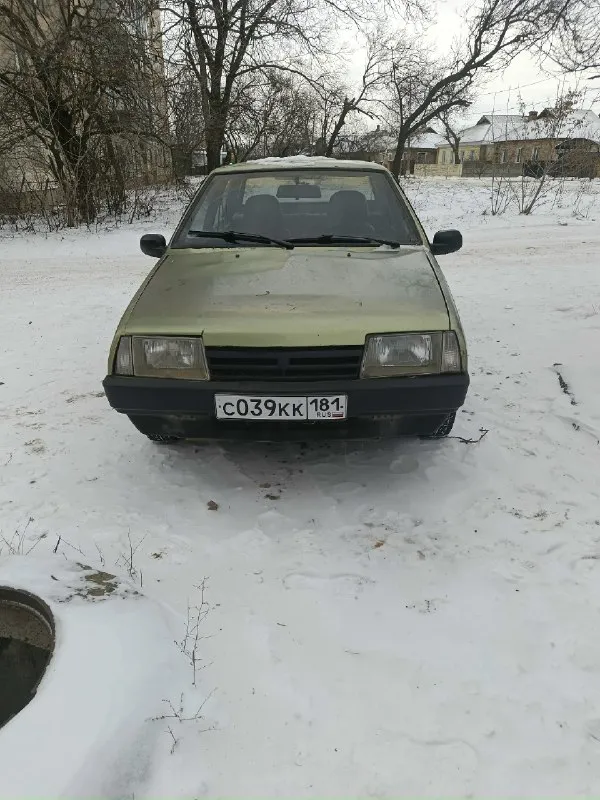 Продам ваз 21099. 1999г. Карбюратор. 1.5. Двигатель бодрый, не дымит, не троит. Коробка 5ст. Ходовка перебрана: новые привода полностью, стойки в круг, ромашки, шаровые. По кузову варили пару лет назад: пороги, дно, крепление под балку, телевизор. Внешка на фото, на езду не влияет. Салон чистый и опрятный. На сиденьях велюровые чехлы. Передние электростеклоподъемники, еврокарты с ваз 2115.багажник с кнопки открывается. По электрике все работает: печка отлично геет, ближний- дальний свет, повороты, дворники. Все моргает - светится. Стоит хорошая резина белка. Авто местное не пригон. Стс, птс, дкп на руках. Цена 105000р. Торг только на бензин. Осмотр горловка. +79493236024 тг +79490483870 миранда
📞 Звоните: +7(949)3236024 - фотография - 4