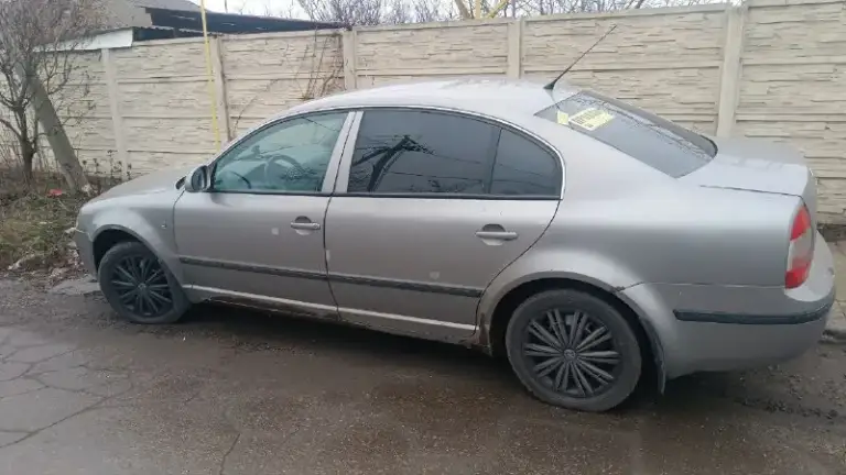 Skoda superb 2007
Двигатель: 1.8 турбо
Коробка: механическая
Пробег: 310 тысяч
Привод: передний

Машина в хорошем техническом состоянии, своевременное техническое обслуживание. Масло не ест.

По лкп есть нюансы - видно на фото.

-Климат
-Подогрев зеркал
-Подогрев передних сидений

В серьезных дтп автомобиль не участвовал.

Один владелец, юридически чистый, переоформление без проблем.

Макеевка
Цена: 450 000
(Торг)
Тел: +7(949)323-51-28 - фотография - 4