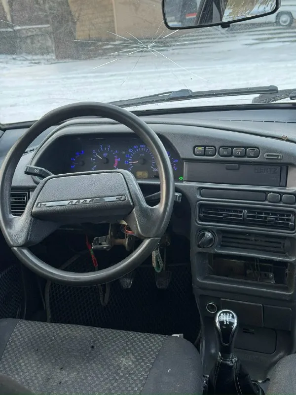 Продам ваз 2115, автомобиль 2001 года выпуска, с полным пакетом документов: стс, птс, договор купли продажи, автомобиль стоит на учёте. Мотор работает нормально, не дымит, не троит, не кипит, необходимо менять датчик дмрв. По коробке все хорошо, ничего не вылетает, все передачи включаются хорошо. По ходовой части нужно смотреть перед, ничего критического, но глянуть нужно. По кузову относительно недавно варили пороги и дно. По электрике все работают: хороший свет, печка, дворники, отдам в подарок магнитолу. Автомобиль находится в горловке. По запросу скину дополнительные фотографии и видео по автомобилю. Стоимость автомобиля 90.000 рублей. +79497381584
📞 Звоните: +7(949)7381584 - фотография - 4