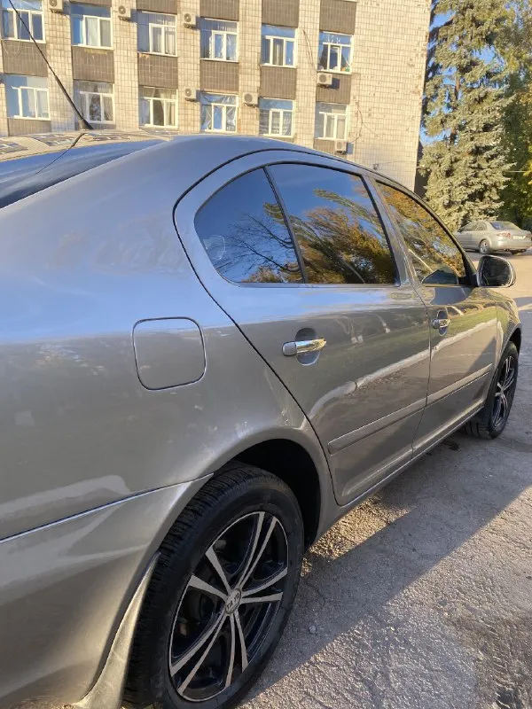 Skoda octavia a5 1.6 mpi
Продам надёжный автомобиль 2009 года с родным пробегом 275000 км. Коробка автомат 6 ступенчатый aisin не пинает не хрустит, самая надёжная связка в этой линейке. Не троит, не дымит, масло не берёт от замены до замены. Менялось каждые 6 тысяч км. Стоит дорогая оптика, хорошая сигнализация старлайн с автозапуском, сзади установлены 2 трубы. Передние стеклоподъёмники, подогрев сидений. Автомобиль в родном окрасе, автотека зелёная, без дтп, без запрета. Стоит датчик дождя и света. За машиной следили.
850000Р обоснованный торг
+79494295537
Осмотр город шахтёрск
📞 Звоните: +7(949)4295537 - фотография - 3